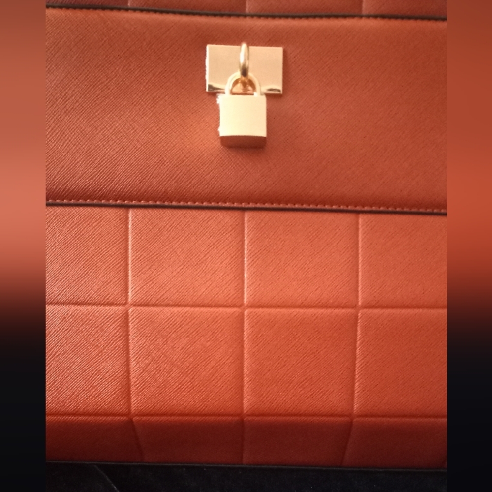 Hand Bag - Picture 3 of 8